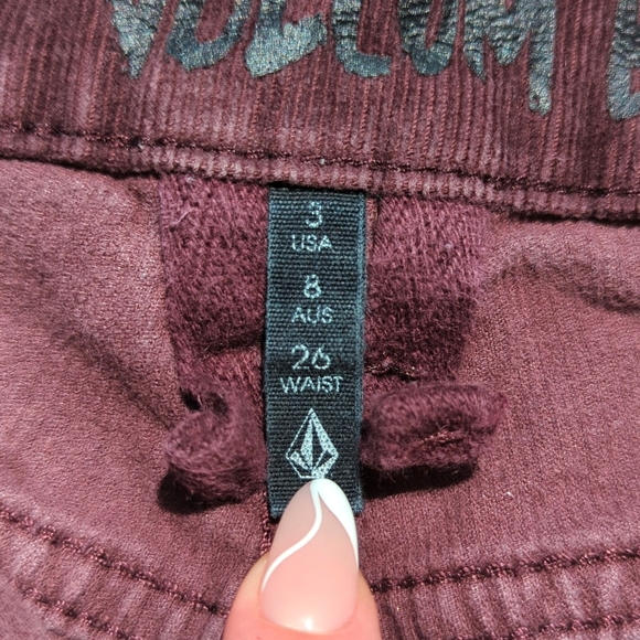 Volcom Classic Retro Mid Rise Featherwale Corduroy Yae Shorts Faded Burgundy 3 - Picture 6 of 13